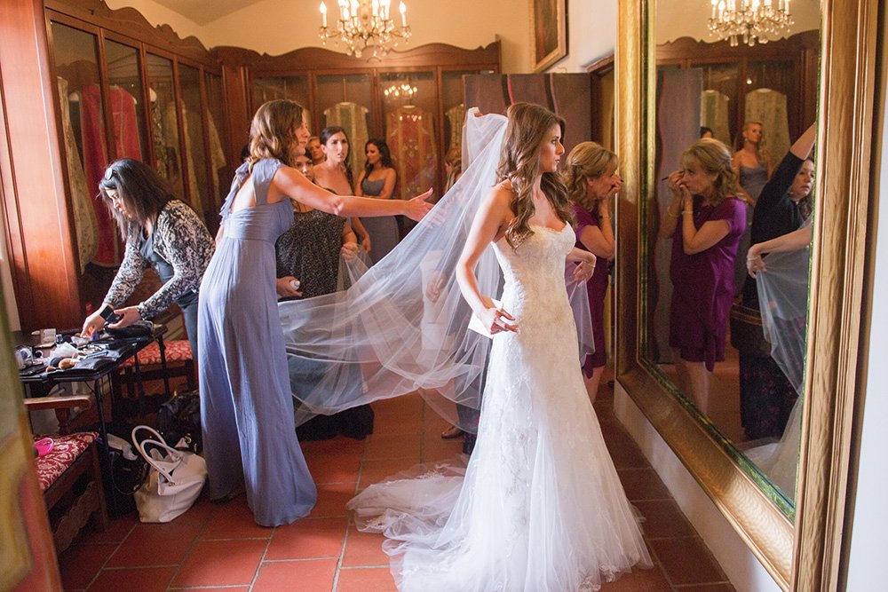 Final bridal make-up in the Bride’s Room