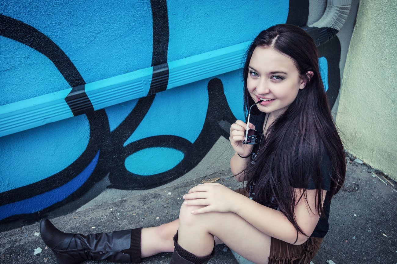 Senior photo session with Robin in front of street art