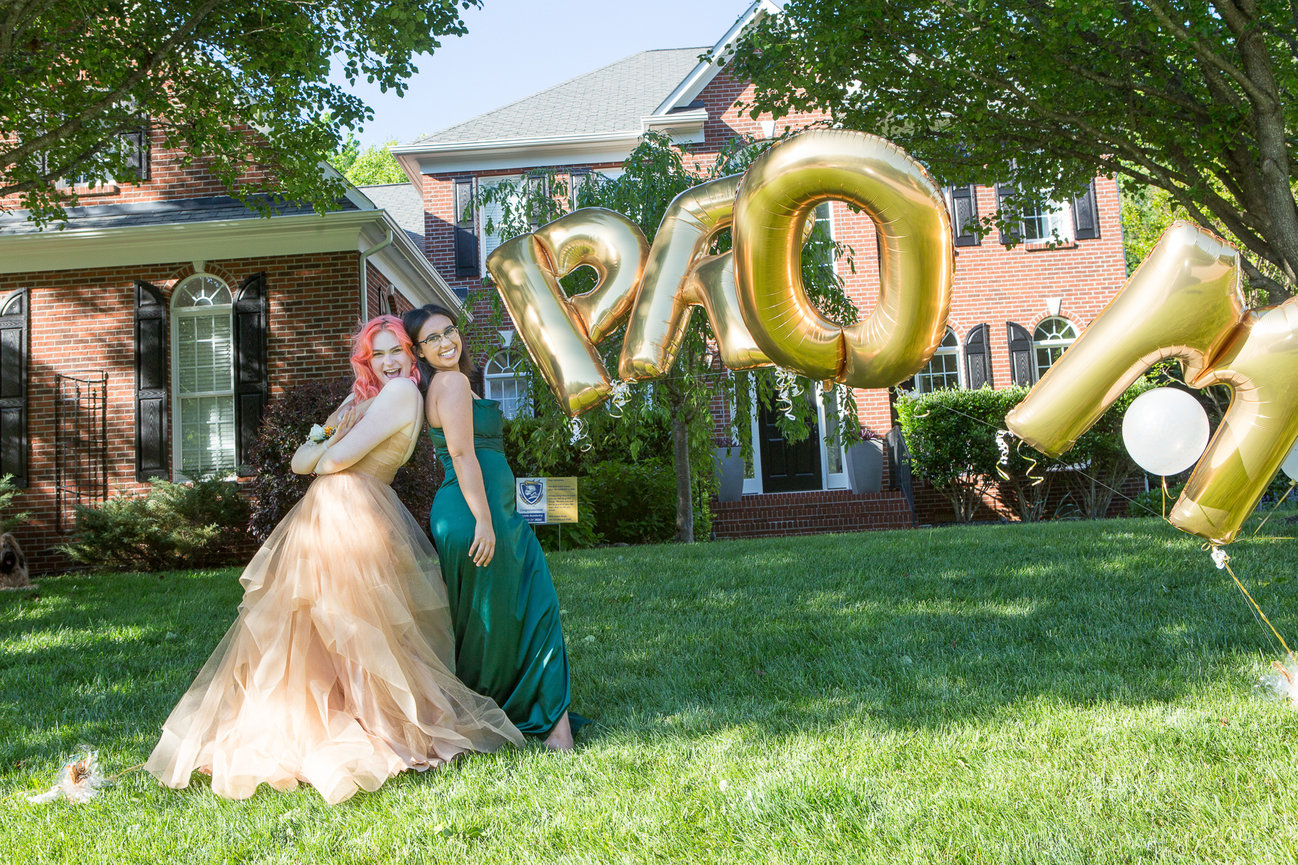 Flowers and Fun - A Family Lifestyle Session at Dogwood Farms
