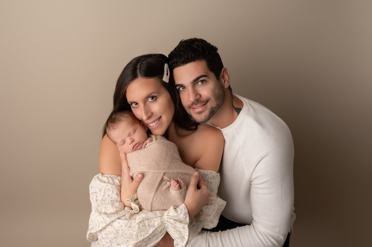 Beach Mini Sessions vs. Full Beach Sessions: Which Experience Is Right for Your Family?
