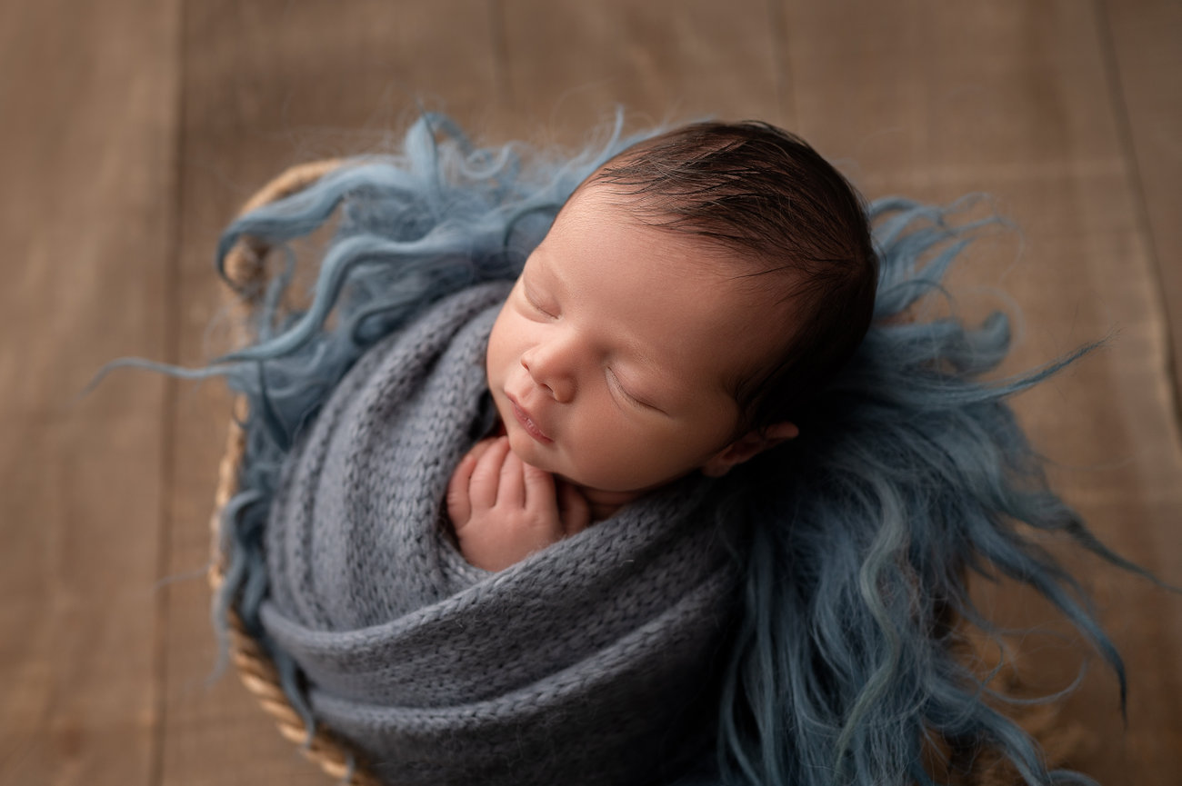 Julian Thomas 6 days new