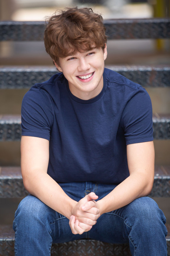 Senior Session Scheduling: Navigating the Seasons for the Perfect Photoshoot