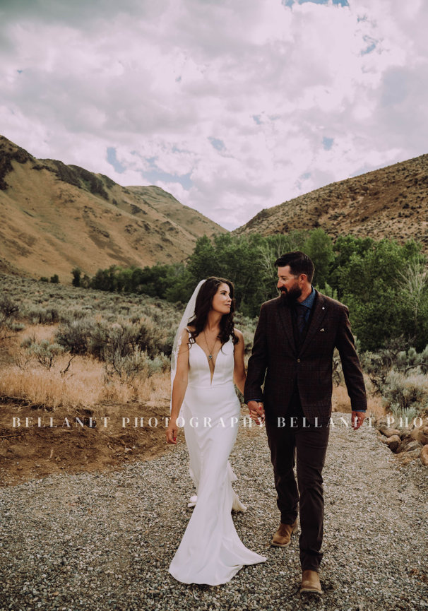 Nick and Eva Sweet Water Hollow Salmon Idaho Idaho Wedding