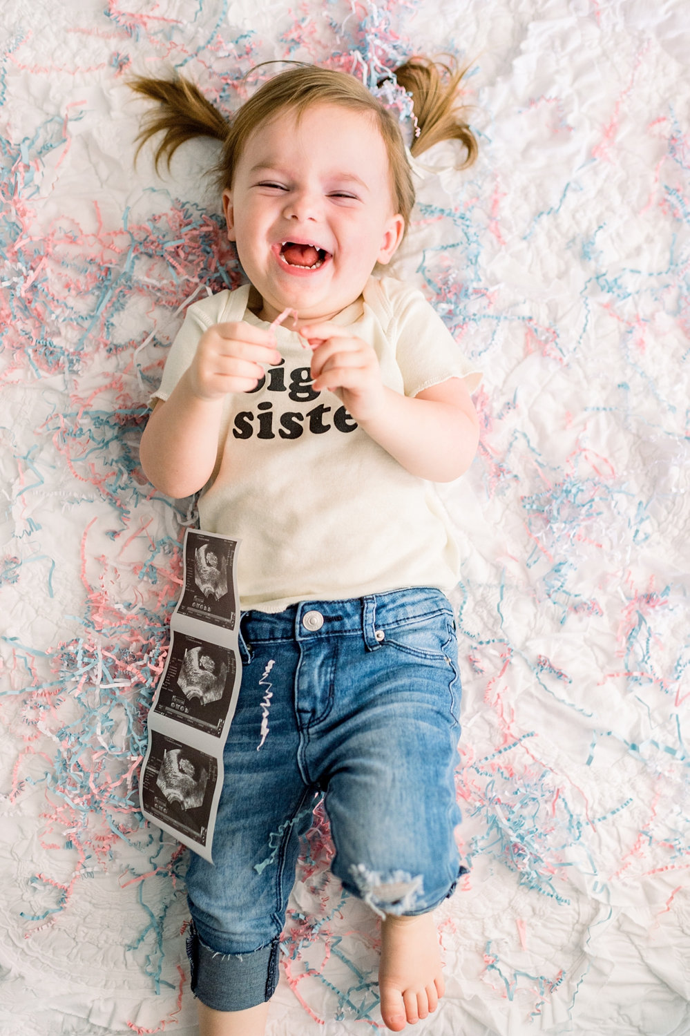 big sister, big sister announcement, gendered confetti, adorable little girl, Ryaphotos