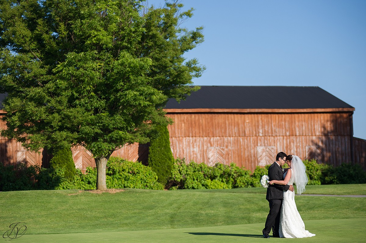 bride and groom barn wedding photo 