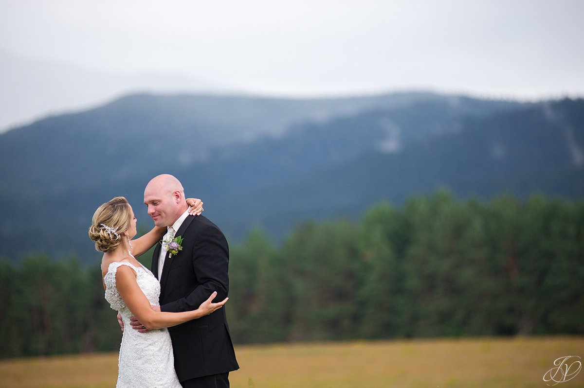 bride and groom lake placid mountain view