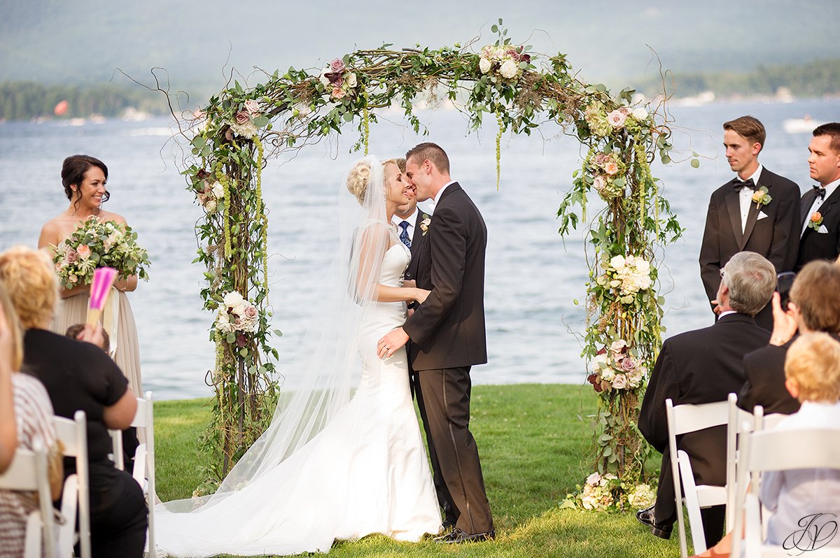 wedding ceremony at Inn at erlowest lake george