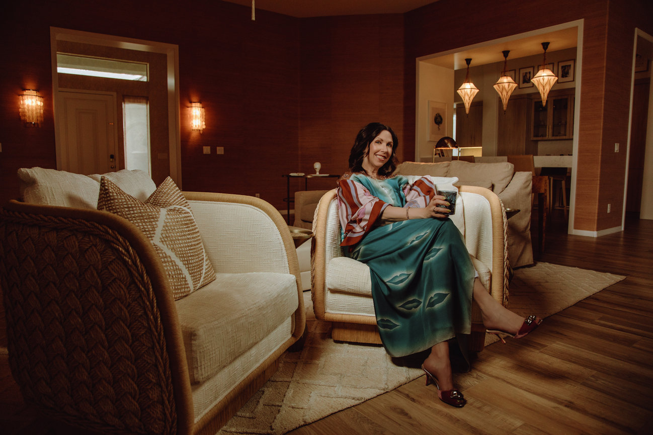Elegant professional picture taken in clients home of Dawn Hume with vintage vegas vibes, portrait picture taken by Adam Trujillo, a Las Vegas portrait photographer.