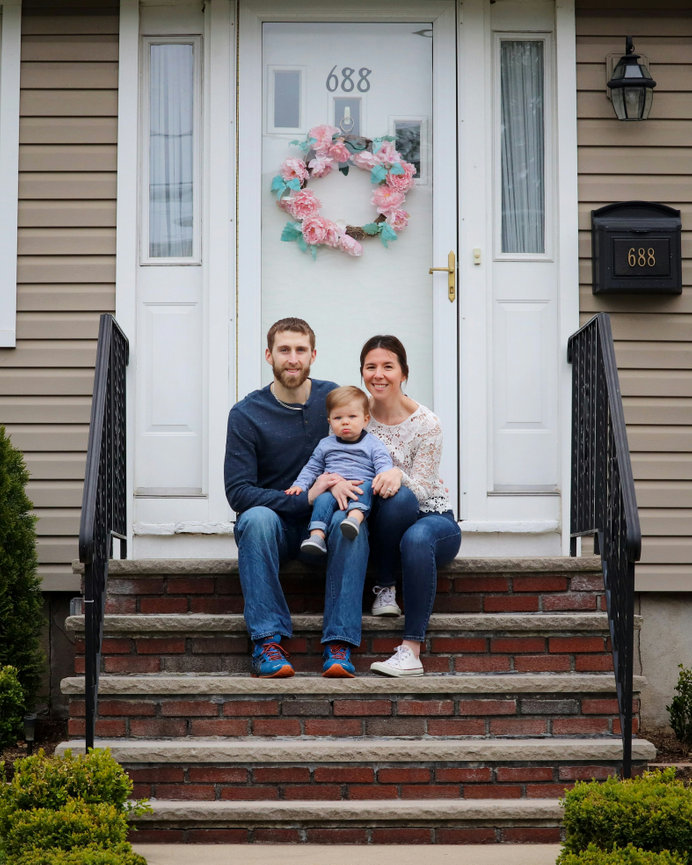 Emily Jones Photography offers maternity, newborn, and family photography in Asheville, NC with a bright, elegant approach.