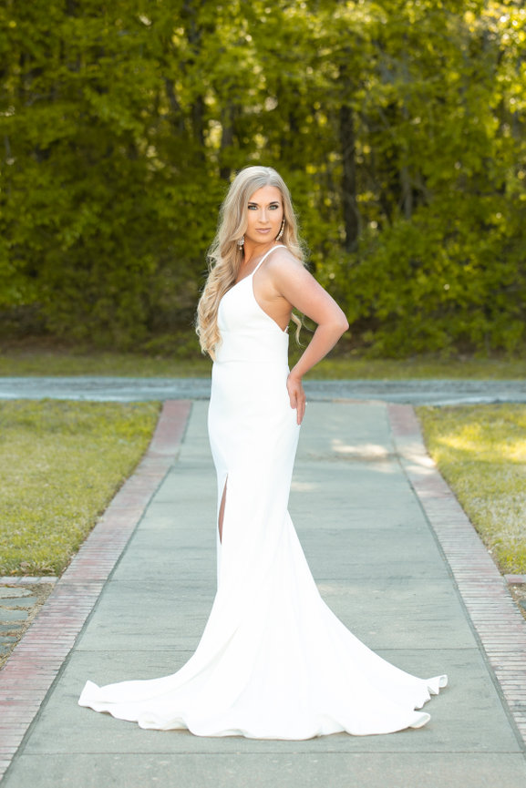 bridal pic outside