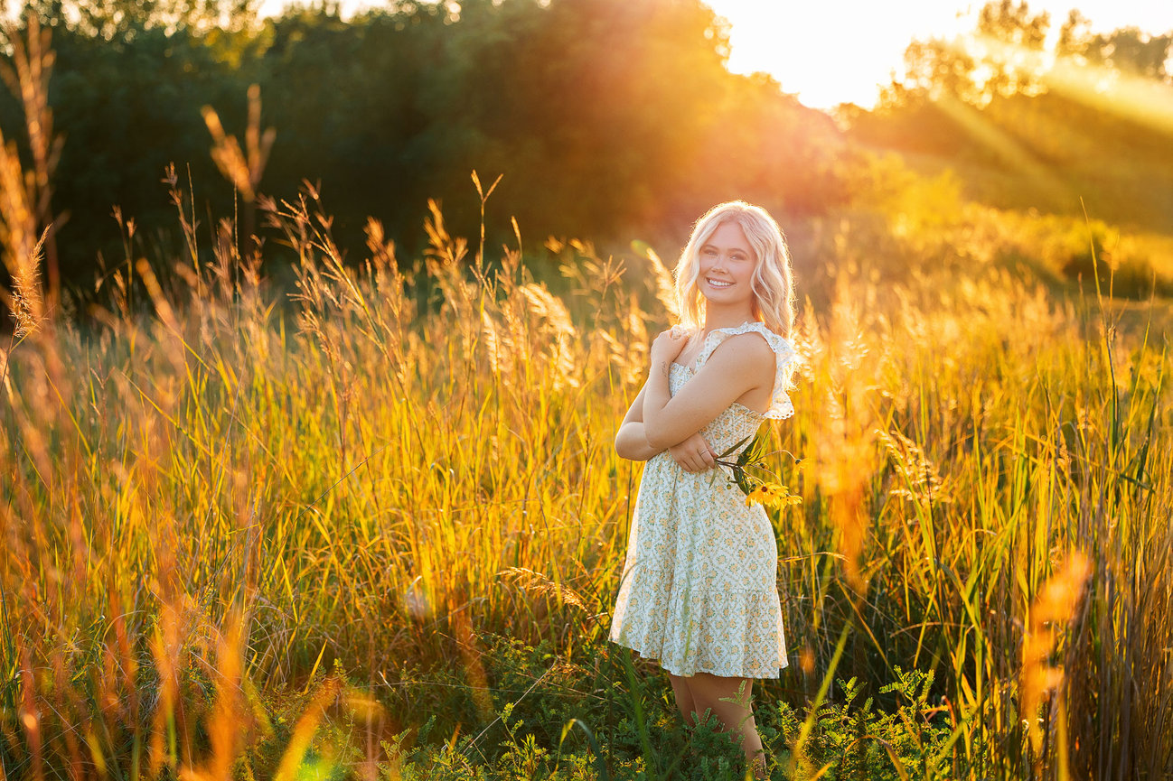 La Crosse, WI high school senior girl portrait session with luxury styling. Senior girl photography session in Galesville, WI featuring modern, editorial portraits.