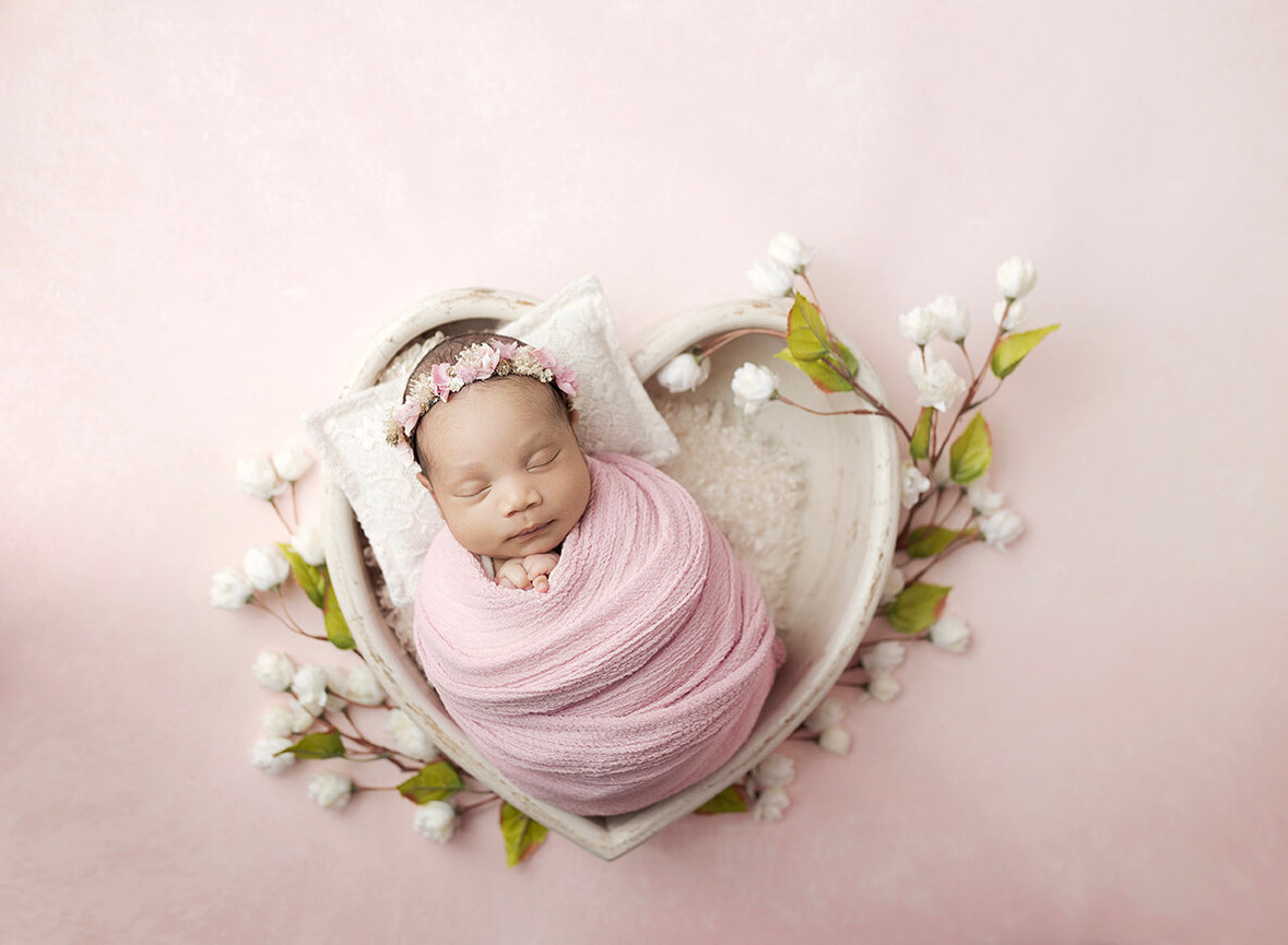 best Dahinda newborn photographer, newborn photography near me Dahinda, newborn portrait studio Dahinda IL