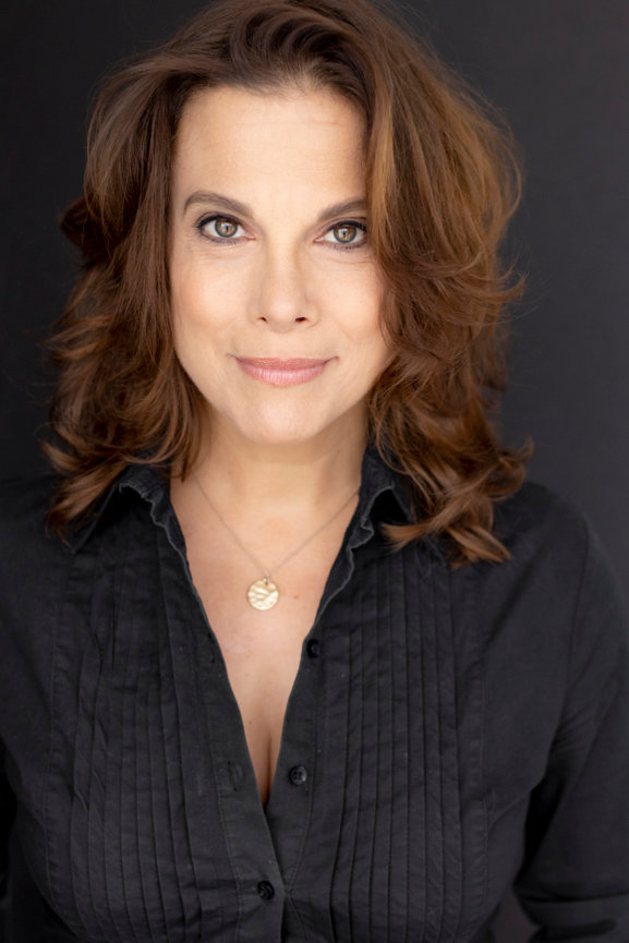 precision-headshot-session-shirin-tinati