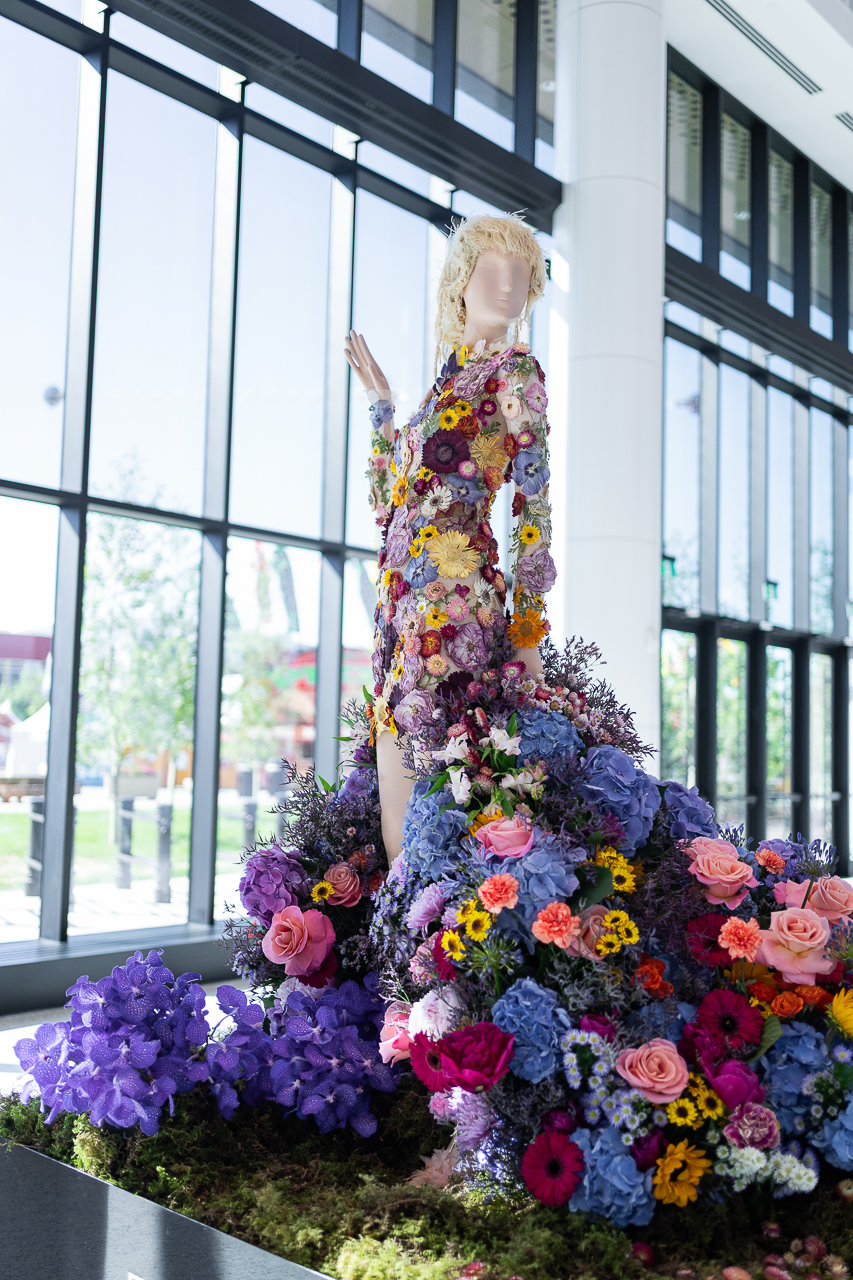 taylor swift flower dress designer Taylor Swift in Flowers at the Calgary Stampede