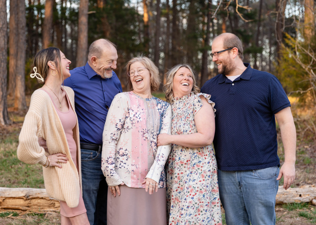 Family, extended family photography, parents with children, laughing, outdoor photos