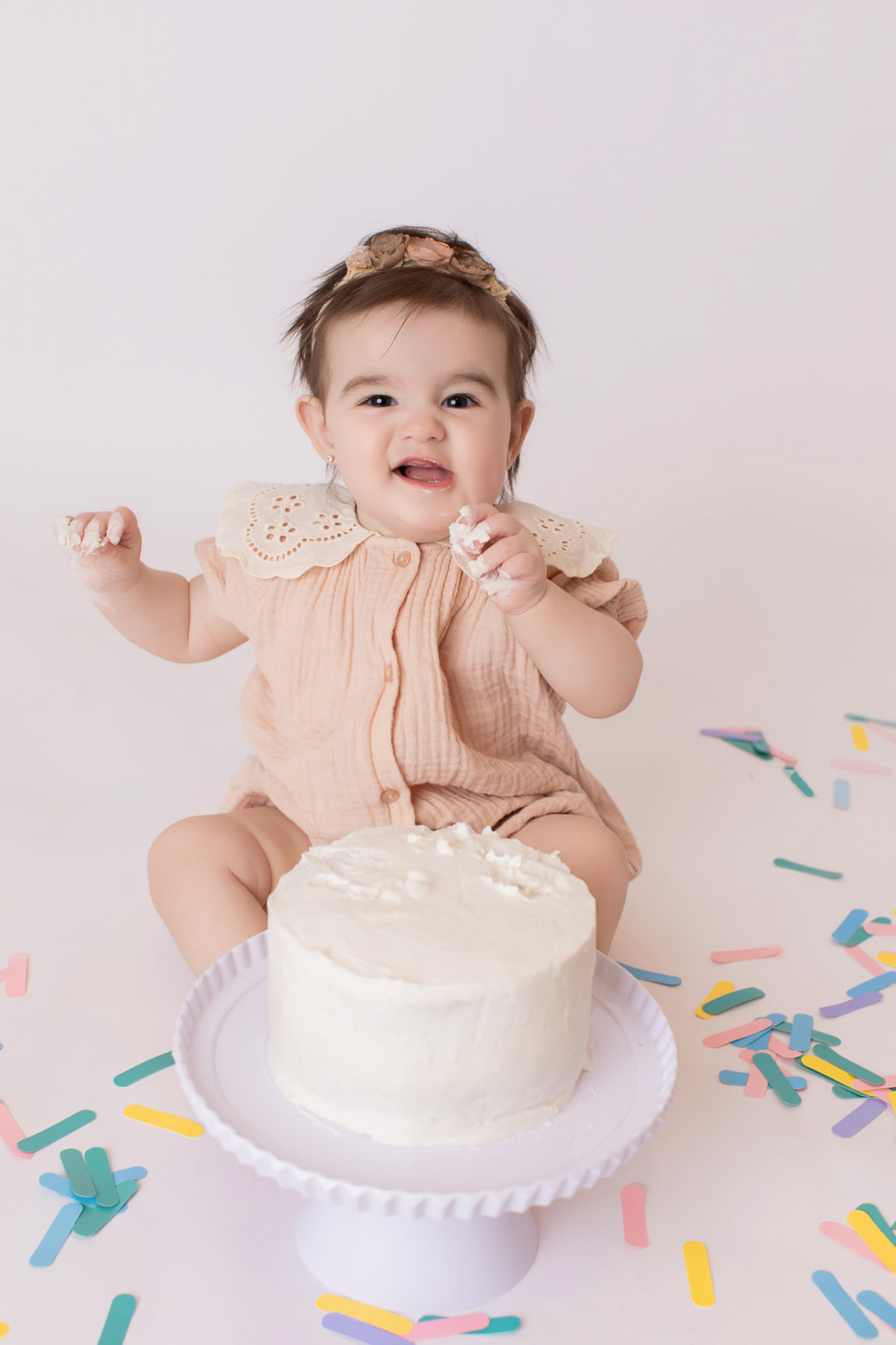 Calgary cake smash photography sage tulle sprinkles and family first birthday session photo 24