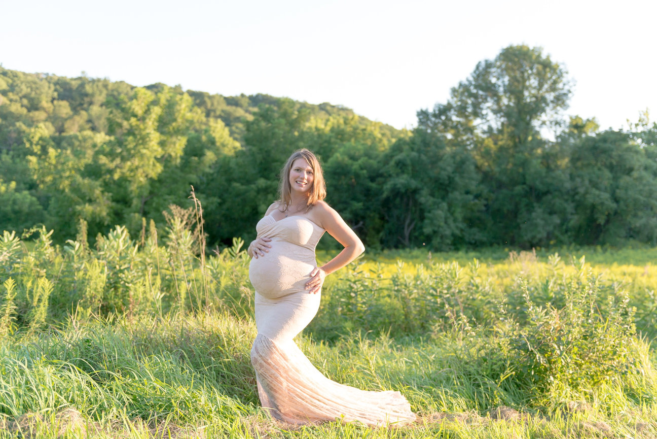 Creative Maternity Photo Ideas for August to November