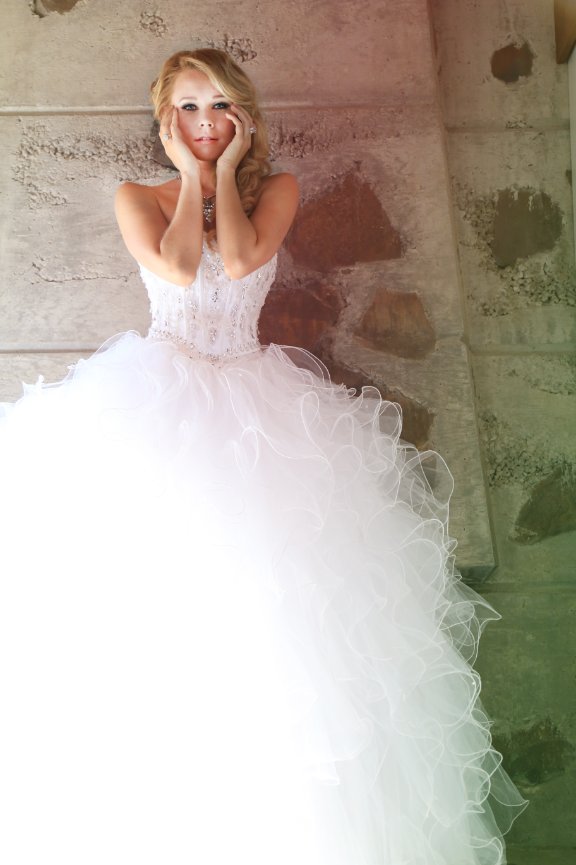 Polished photography services in Las Vegas for high school seniors, families, weddings, and business profiles.